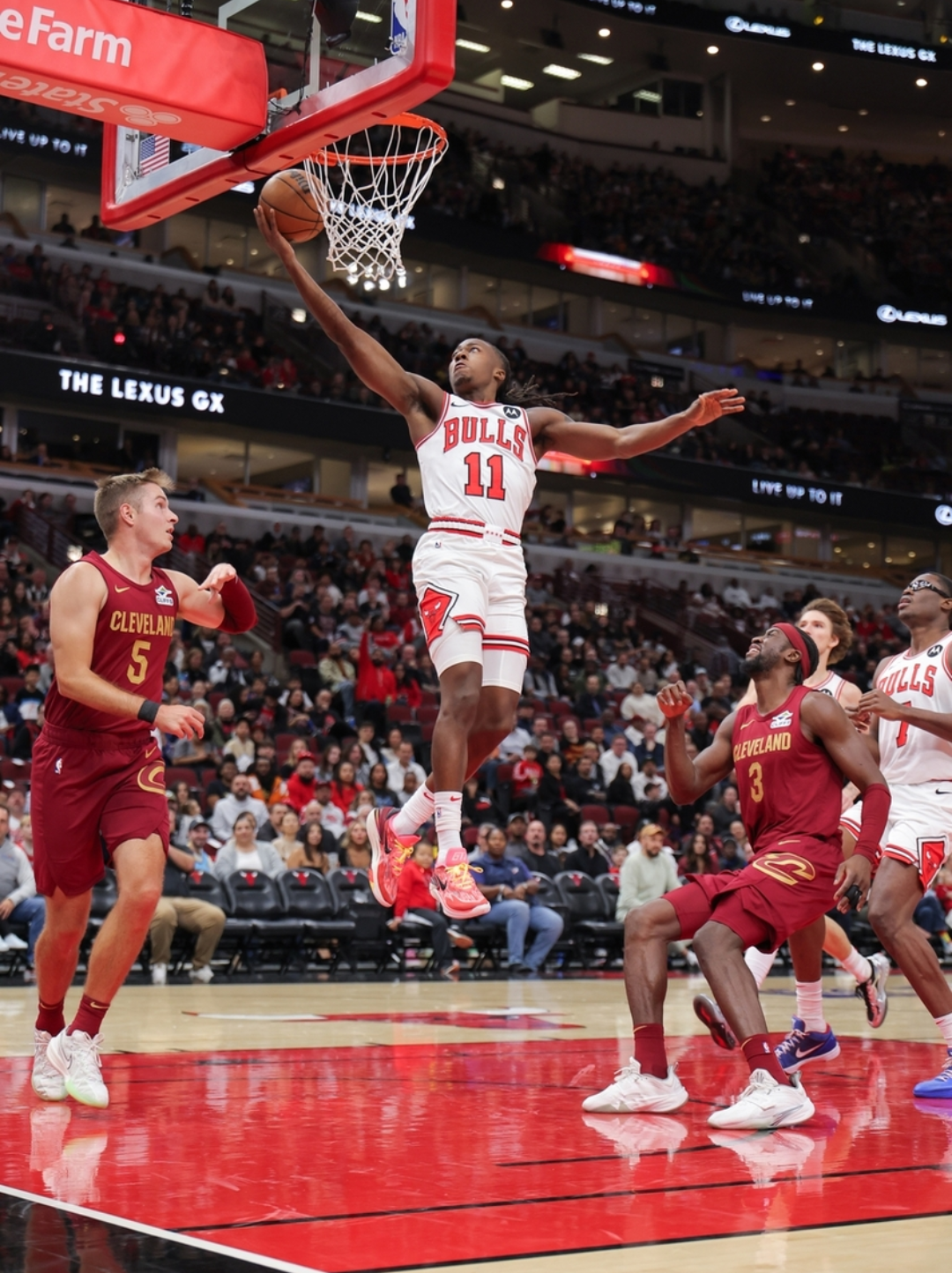 南宫平台-芝加哥公牛迎NBA季后赛关键赛，今夜战术微调，赛场秩序良好，赛程密集仍需轮换的简单介绍